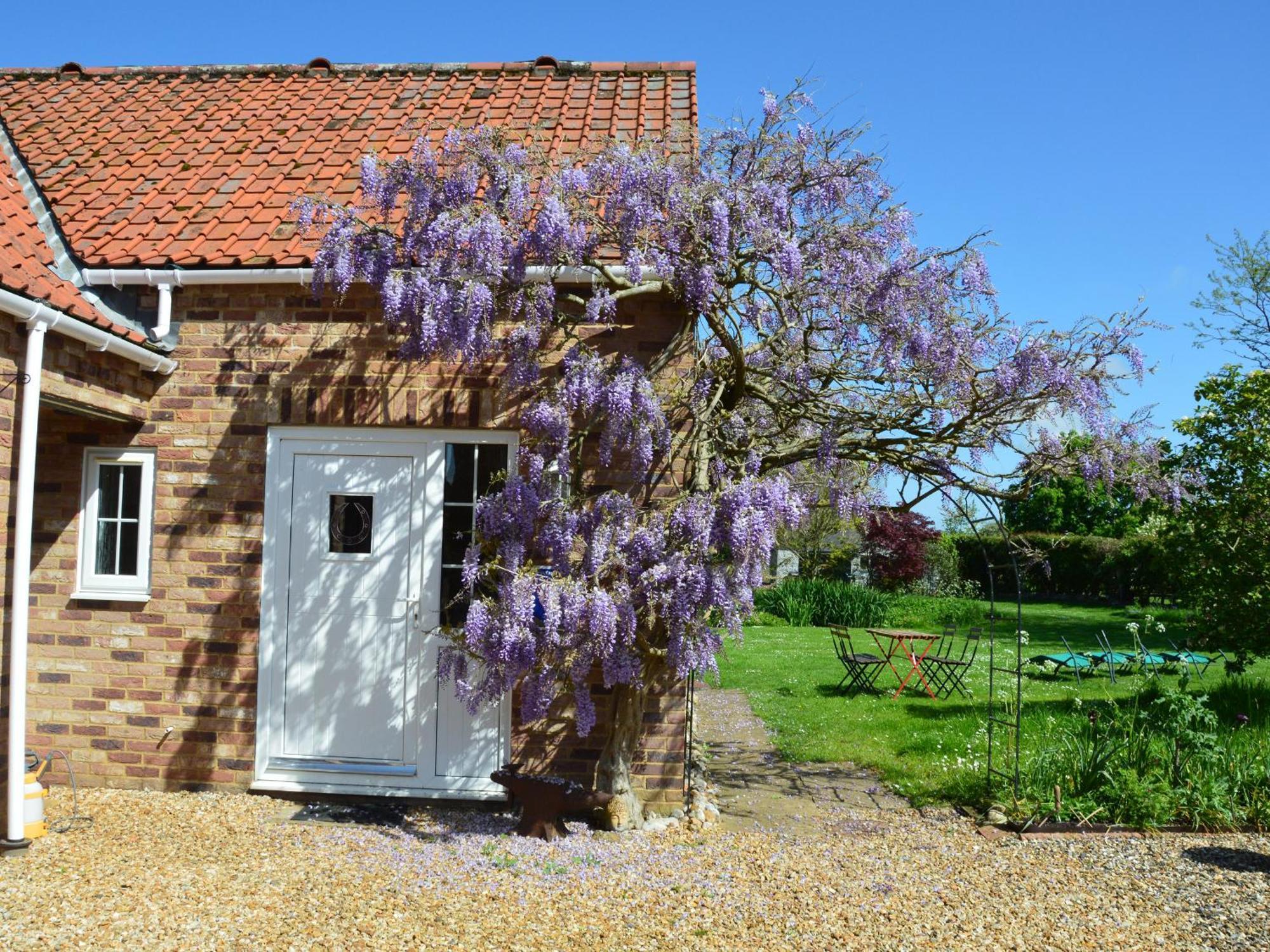 Wisteria Cottage Gayton  Экстерьер фото